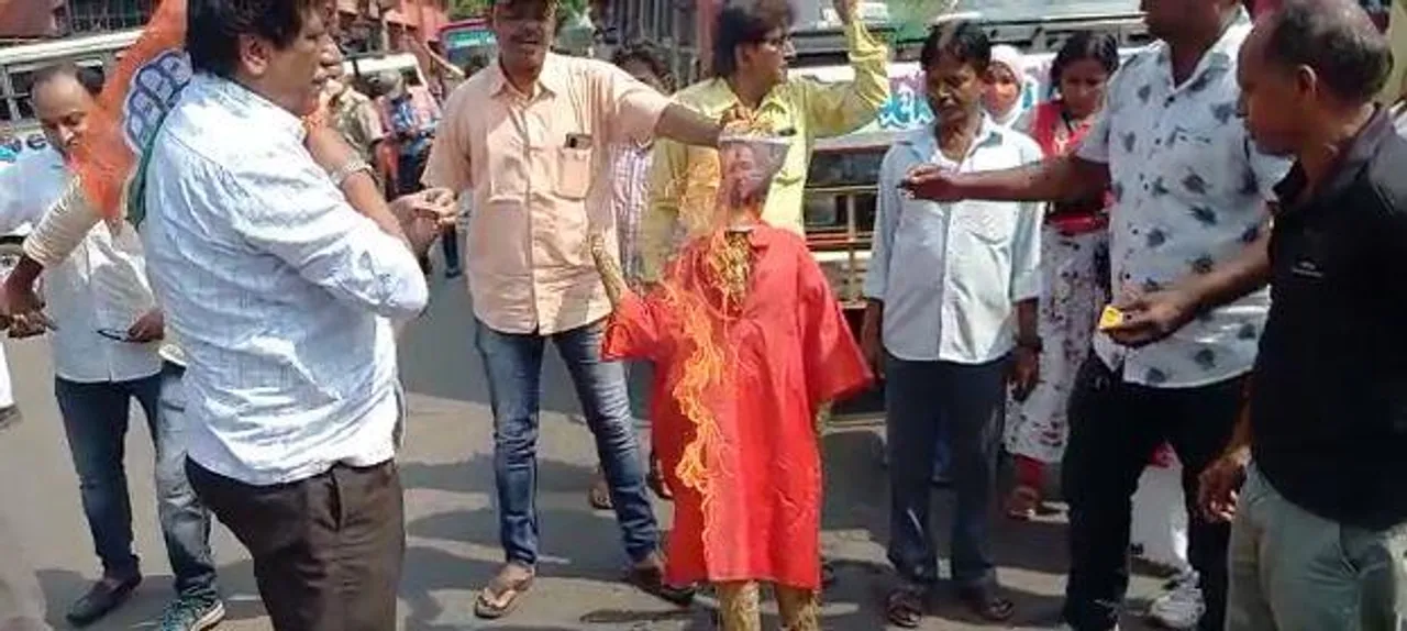 মুখ্যমন্ত্রী যোগী আদিত্যনাথের কুশপুতুল দাহ