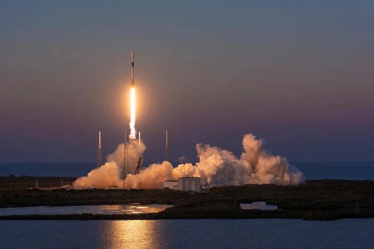 পৃথিবীর কক্ষপথে ২১টি স্টারলিংক ভি২ মিনি স্যাটেলাইট উৎক্ষেপণ করলো  স্পেসএক্স