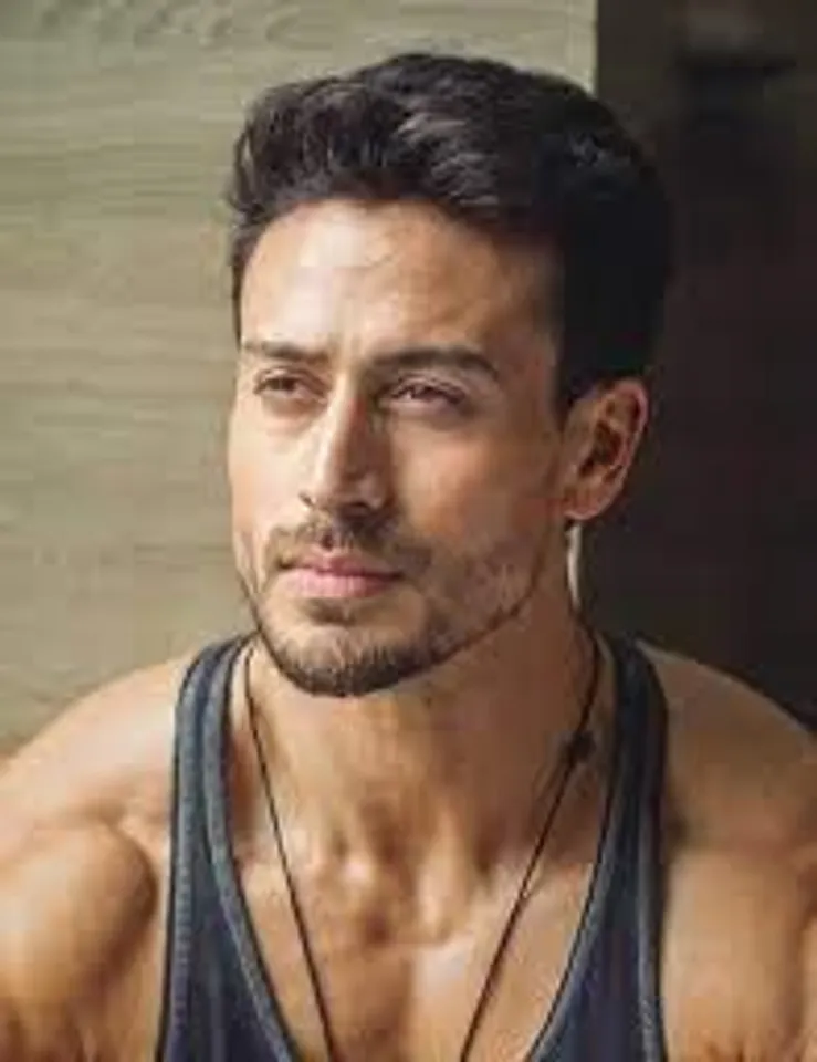 সপরিবারে নতুন বাড়িতে টাইগার শ্রফ