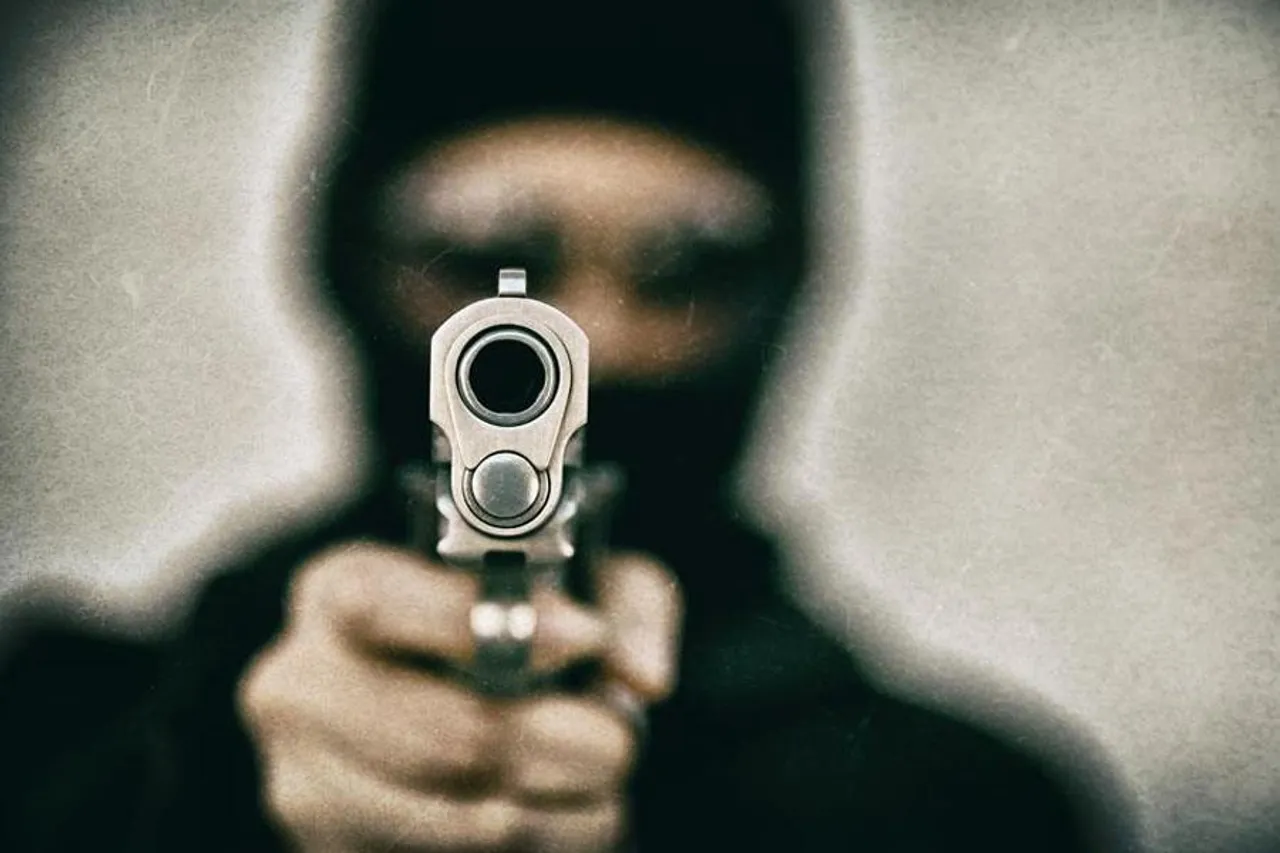 হাসপাতালে গুলিবিদ্ধ চিকিৎসক