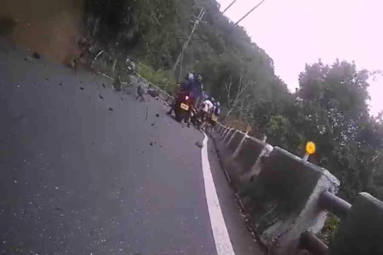 তাইওয়ান ভূমিকম্প, অল্পের জন্য প্রাণ বাঁচলো একাধিক বাইক আরোহীর- দেখুন ভিডিও