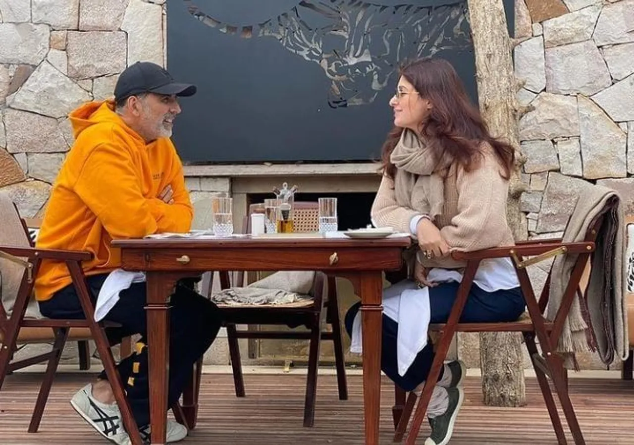 বিবাহবার্ষিকীতে মজাদার পোস্ট শেয়ার টুইঙ্কল এর