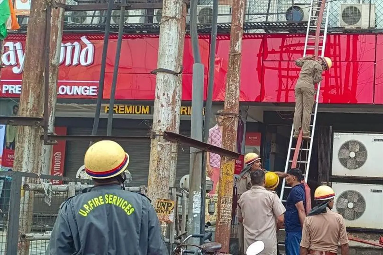 নয়ডায় ভয়াবহ অগ্নিকাণ্ড, উদ্ধার  ১৫ জন