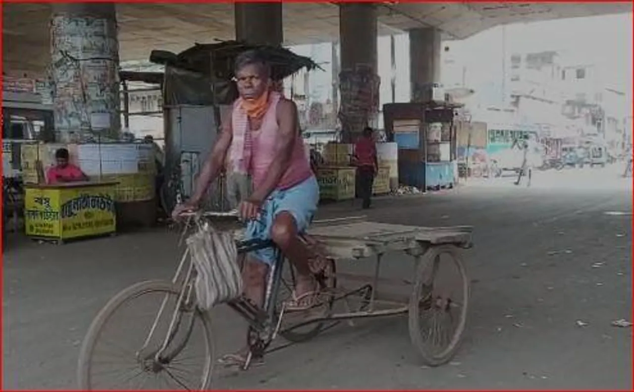 মুখে নেই মাস্ক, ফের অসচেতনতার ছবি প্রকাশ্যে