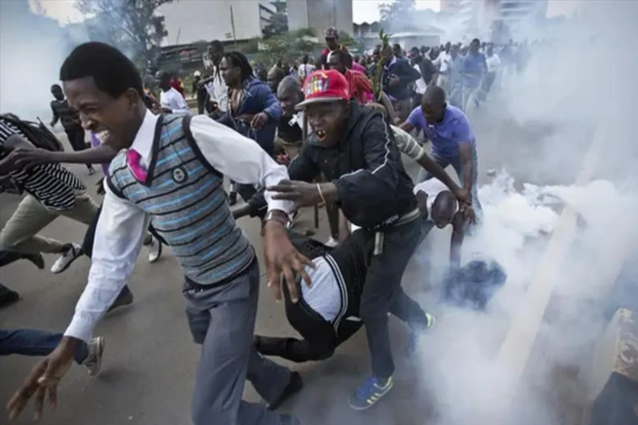 মুদ্রাস্ফীতির প্রতিবাদে কাঁদানে গ্যাস ছুড়লো পুলিশ