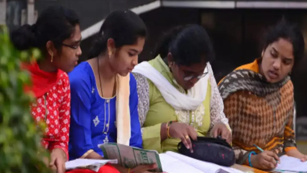 পূর্ব ঘোষণা মতো রবিবারেই সেট পরীক্ষা