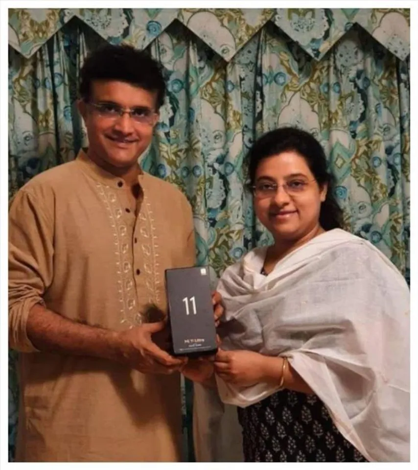 জন্মদিনে সৌরভ গঙ্গোপাধ্যায় কে কি দিলেন ডোনা?