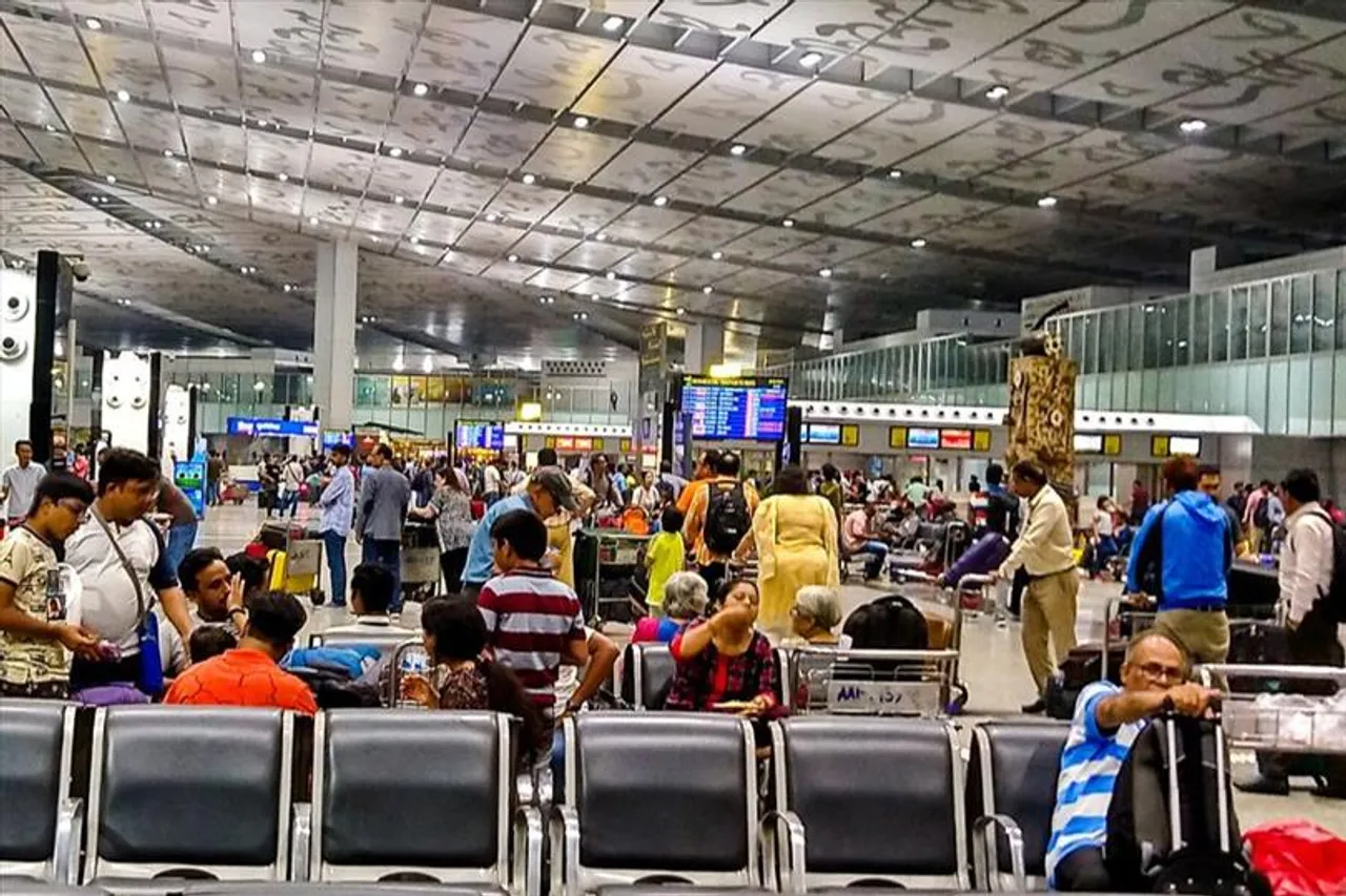 বিমানবন্দরে আপাতত বন্ধ ভিজিটর্স পাসের সুবিধে