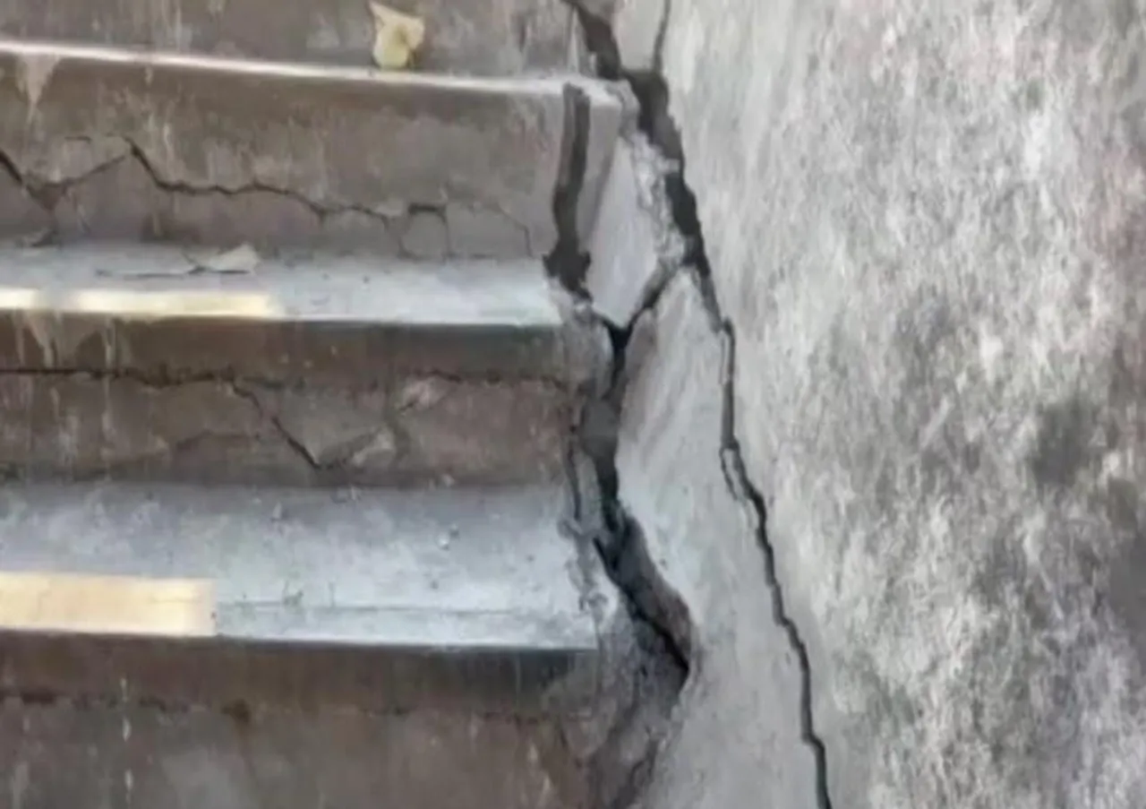 জোশীমঠে ভূমি ধসের ঘটনা অব্যাহত, ৫০০ টিরও বেশি বাড়িতে ফাটল দেখা দিয়েছে