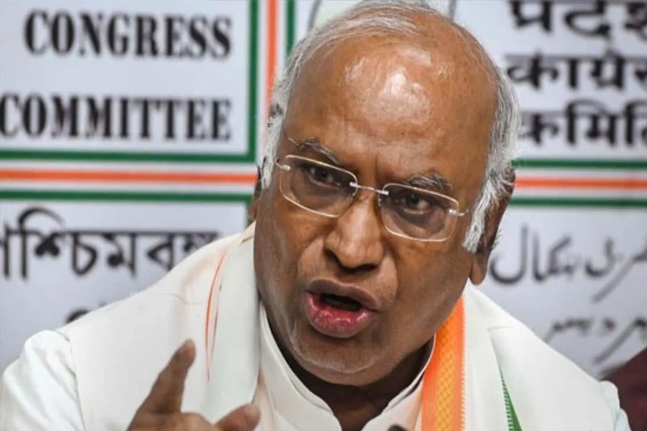 এক সময়ে বিদেশে গিয়ে নরেন্দ্র মোদীই বলেছিলেন ভারতে জন্মগ্রহণ করা পাপঃ মল্লিকার্জুন খাড়গে