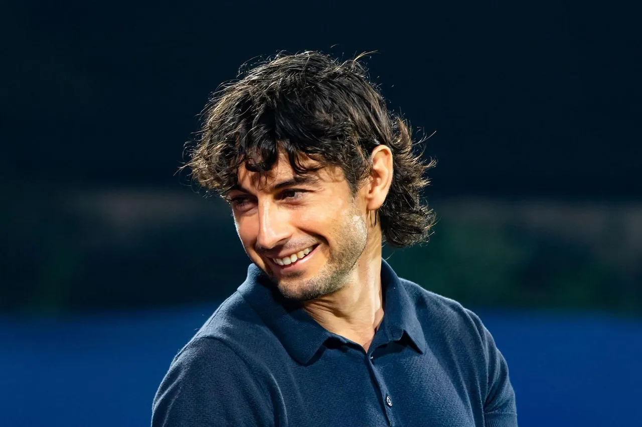 উইলিয়ম-এর পাশে আছেন জুয়ান