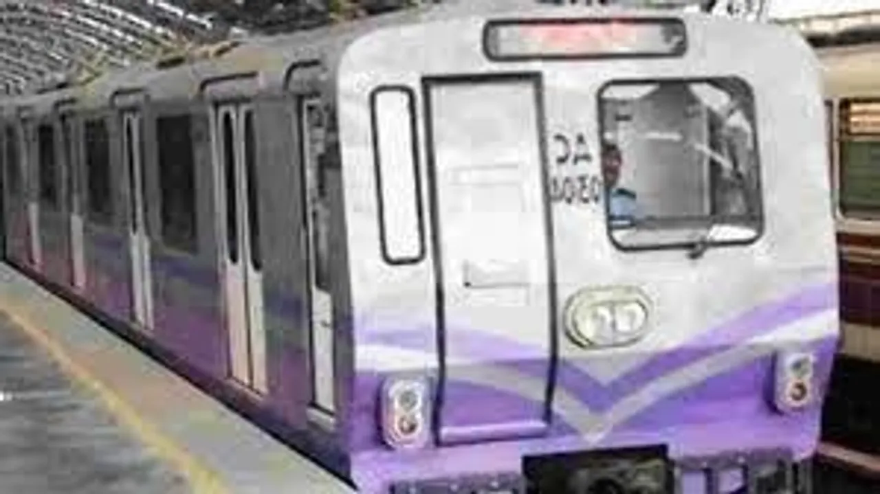 রাতে আরও ১ ঘন্টা বাড়ল মেট্রো পরিষেবা