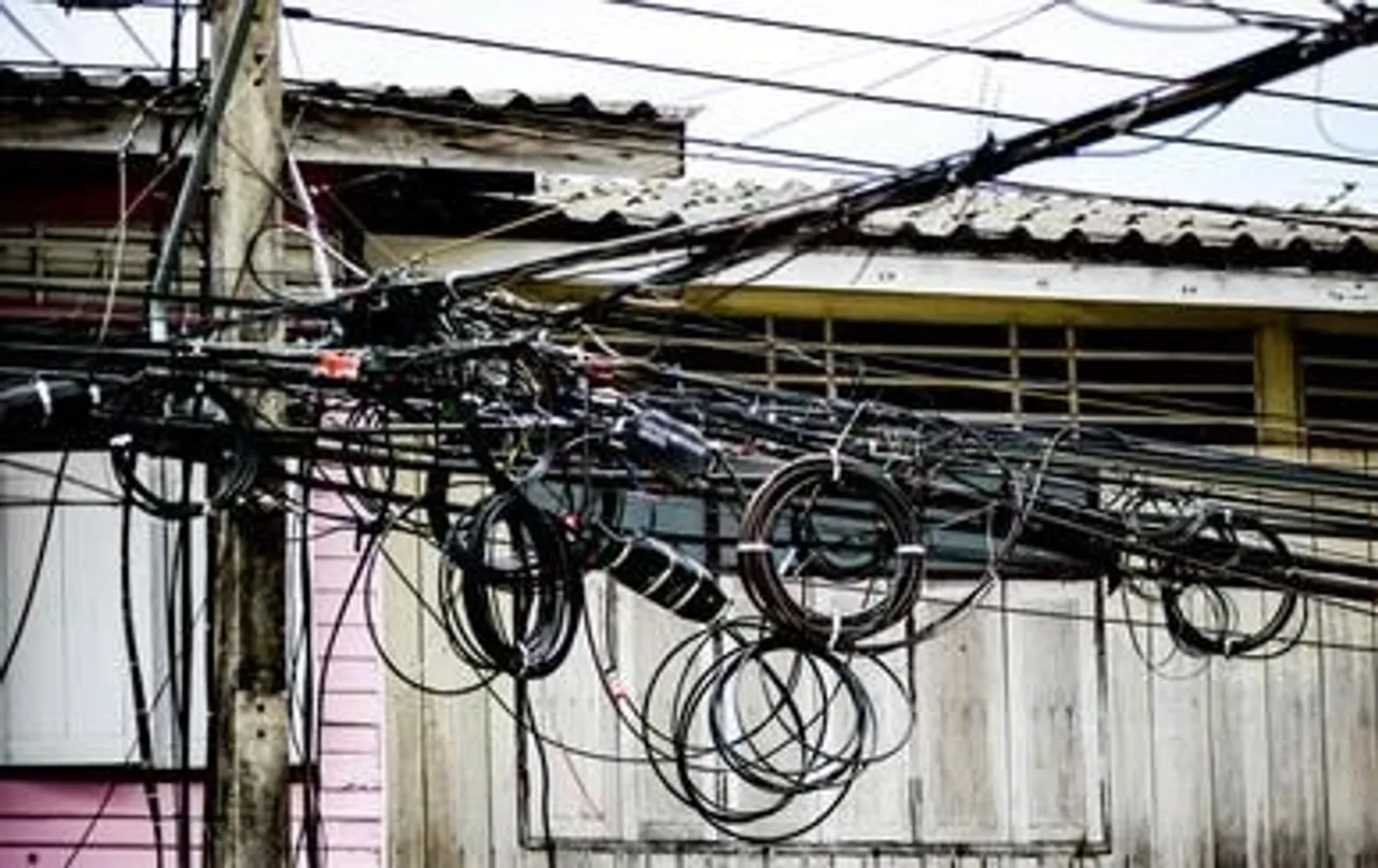 লাইটপোস্ট নয় মৃত্যুর ফাঁদ