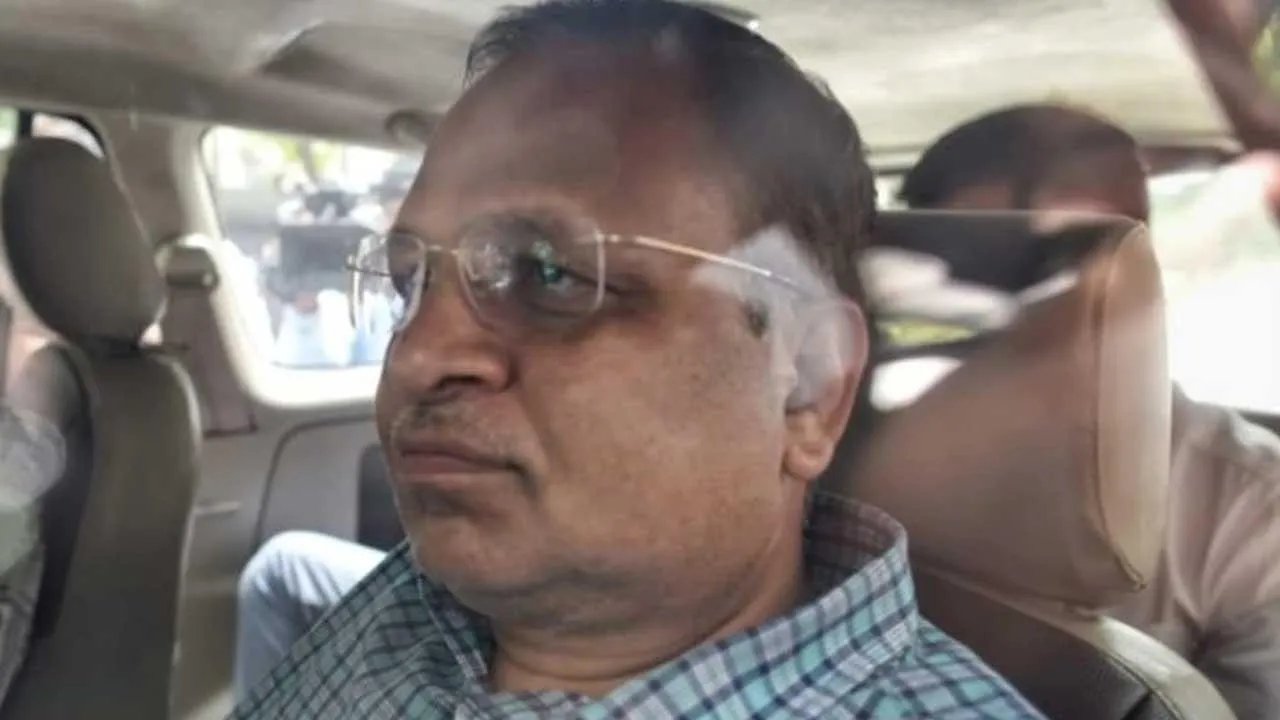 আর্থিক তছরূপের মামলায় গ্রেফতার সত্যেন্দ্র জৈনের আরো দুই সহযোগী