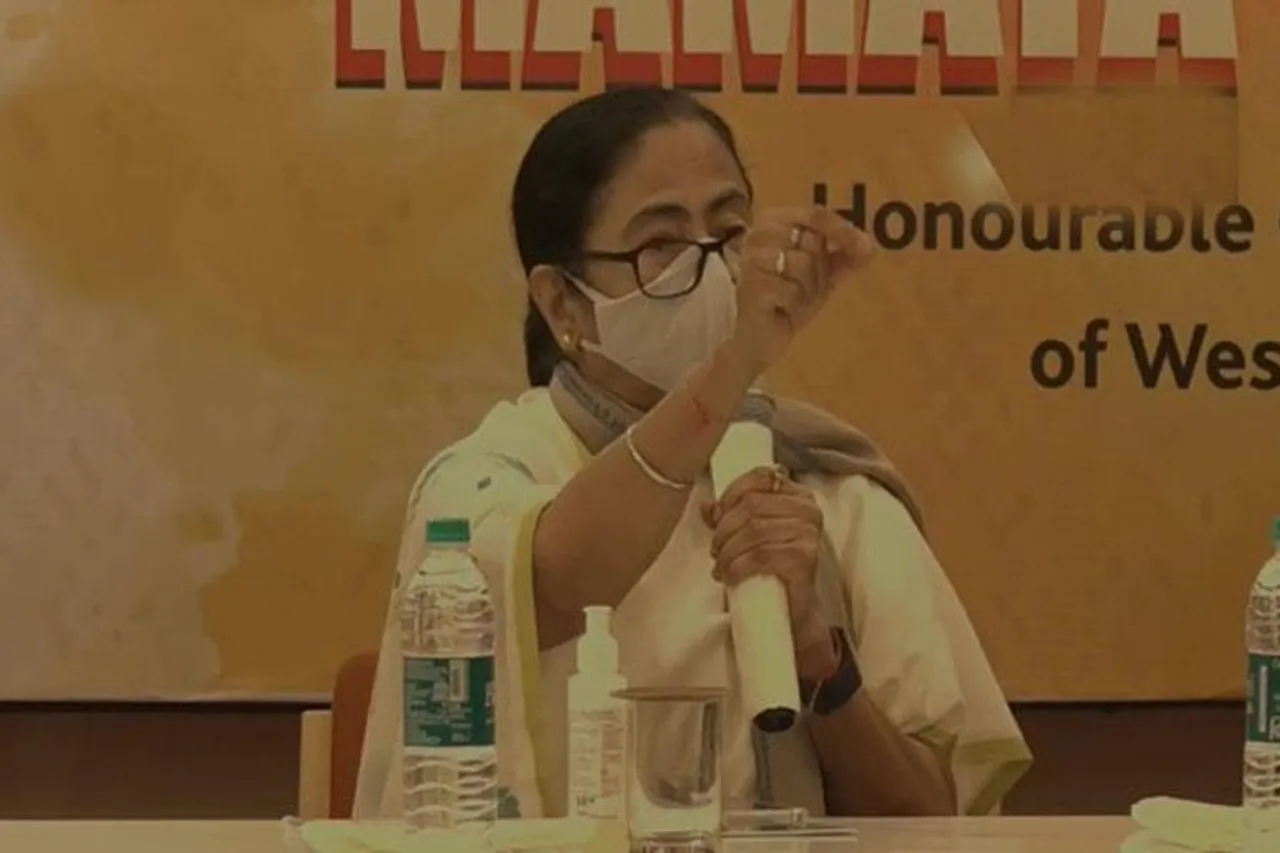 জাতীয় সঙ্গীতের অপমান! মমতার বিরুদ্ধে মামলা দায়ের