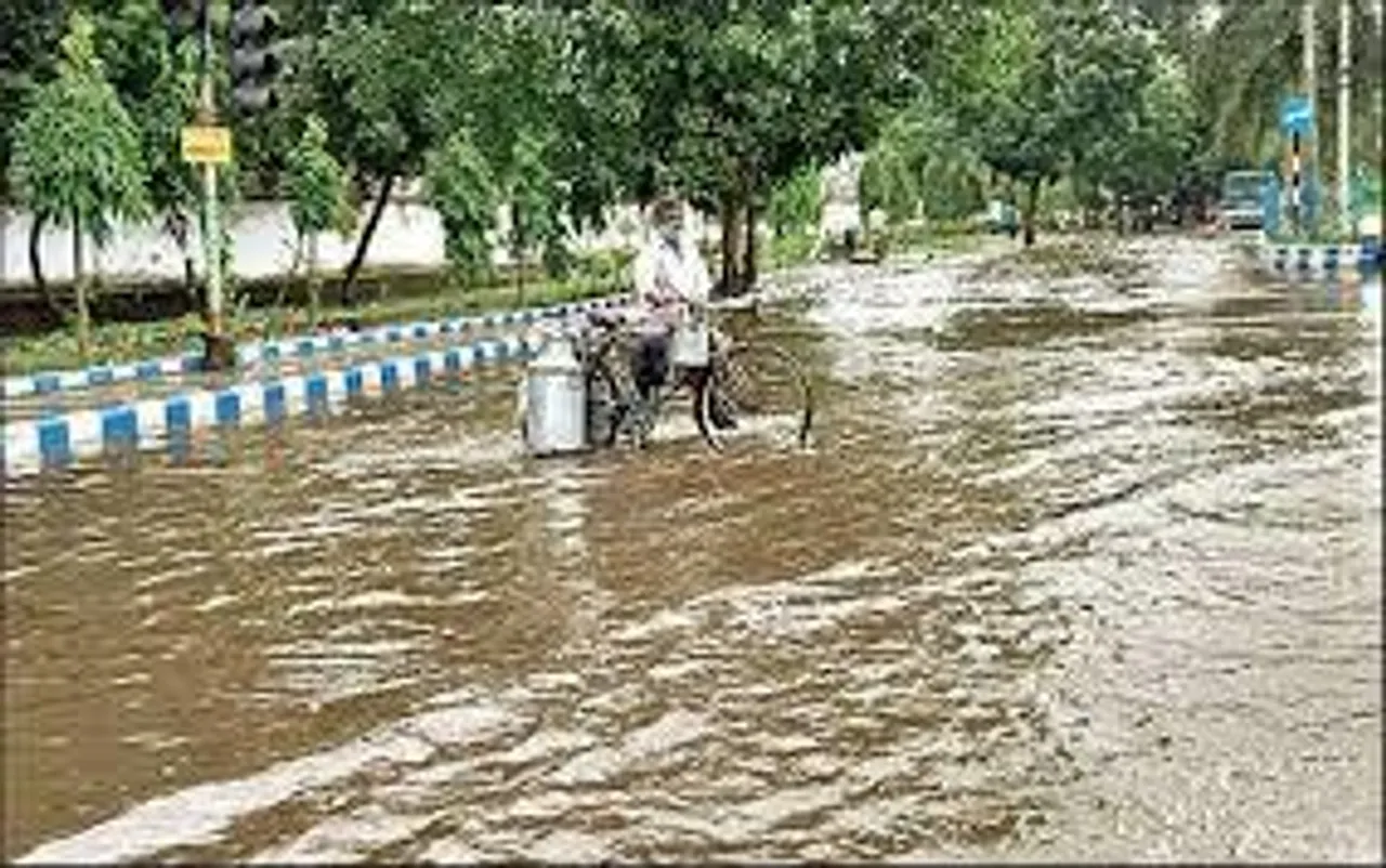 জলমগ্ন কলকাতা বিমানবন্দর যাওয়ার রাস্তা