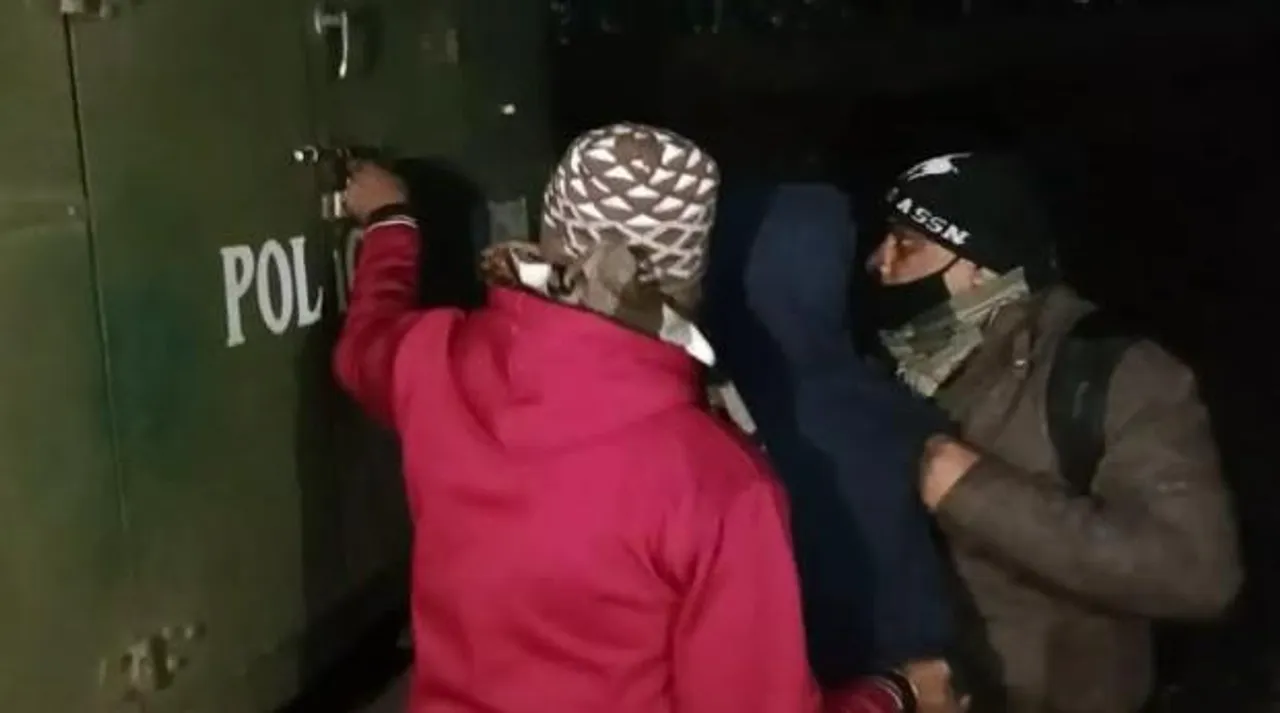 সংশোধনাগার নিয়ে যাওয়ার সময় পলাতক দুই আসামি