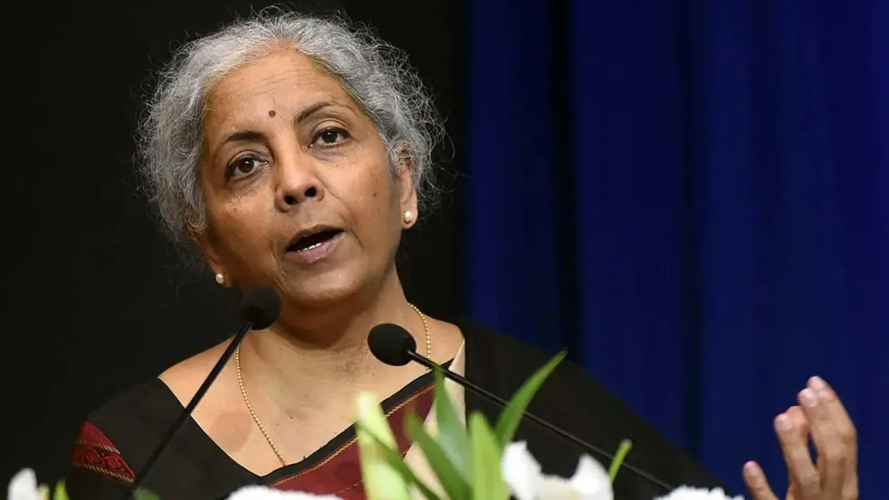 পেট্রোপণ্যের আবগারি শুল্ক কমানোর বোঝা সম্পূর্ণভাবে কেন্দ্র বহন করবে : নির্মলা সীতারমন