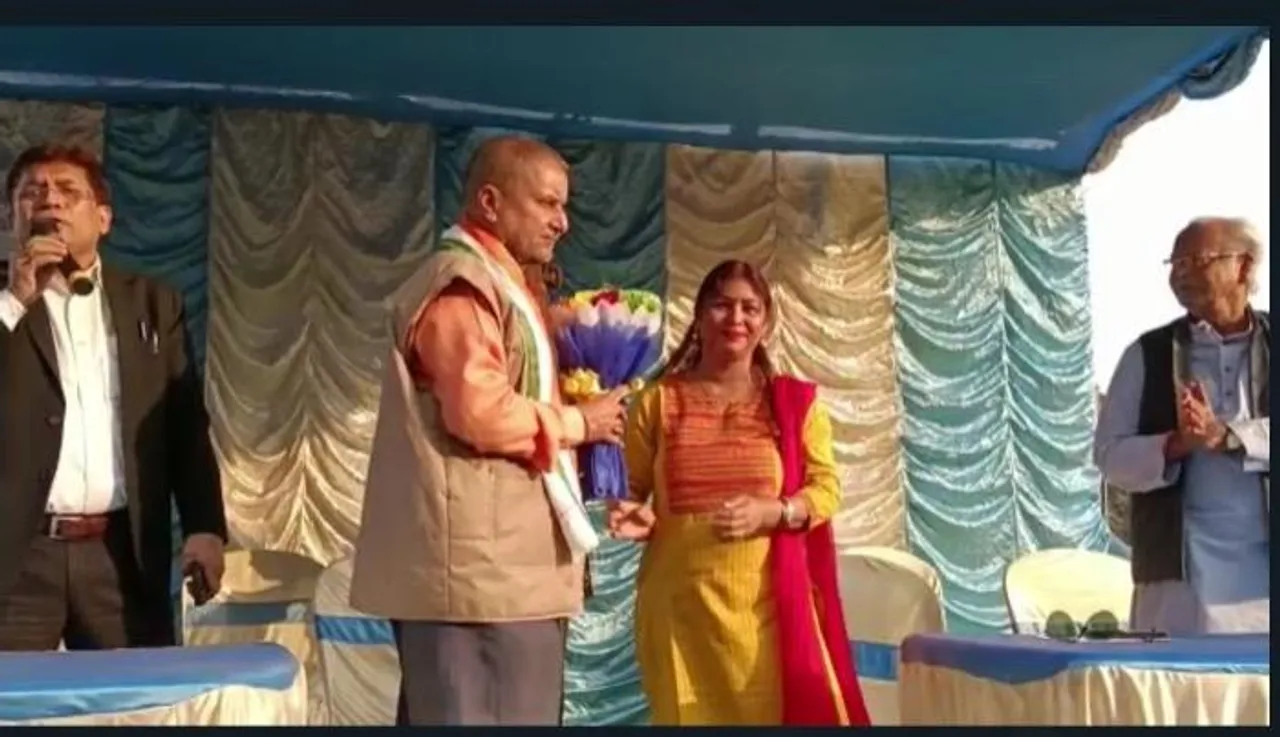 ২৪টি স্টলের ভিত্তিপ্রস্তর স্থাপন করলেন তাপস ব্যানার্জি