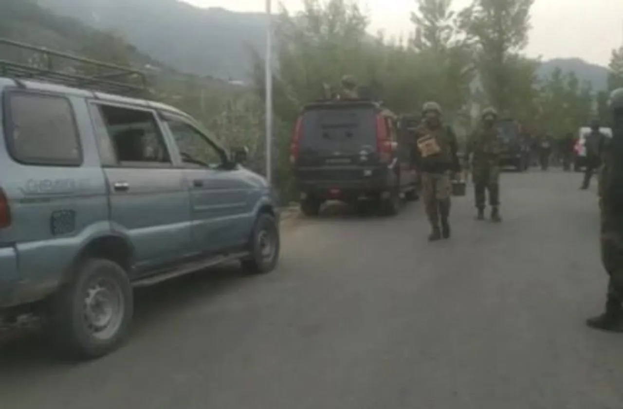 বদগাম থেকে ধৃত ২ জঙ্গি সহযোগী, উদ্ধার প্রচুর অস্ত্র