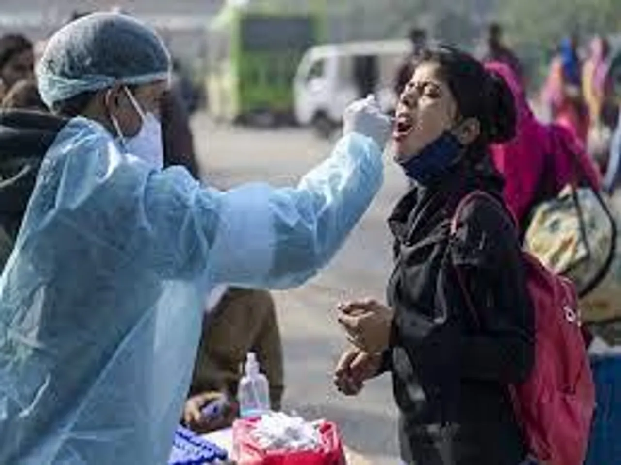 এক ধাক্কায় ৪১ শতাংশ বৃদ্ধি, ২৪ ঘণ্টায় দেশে করোনা আক্রান্ত ৫ হাজার ২৩৩ জন