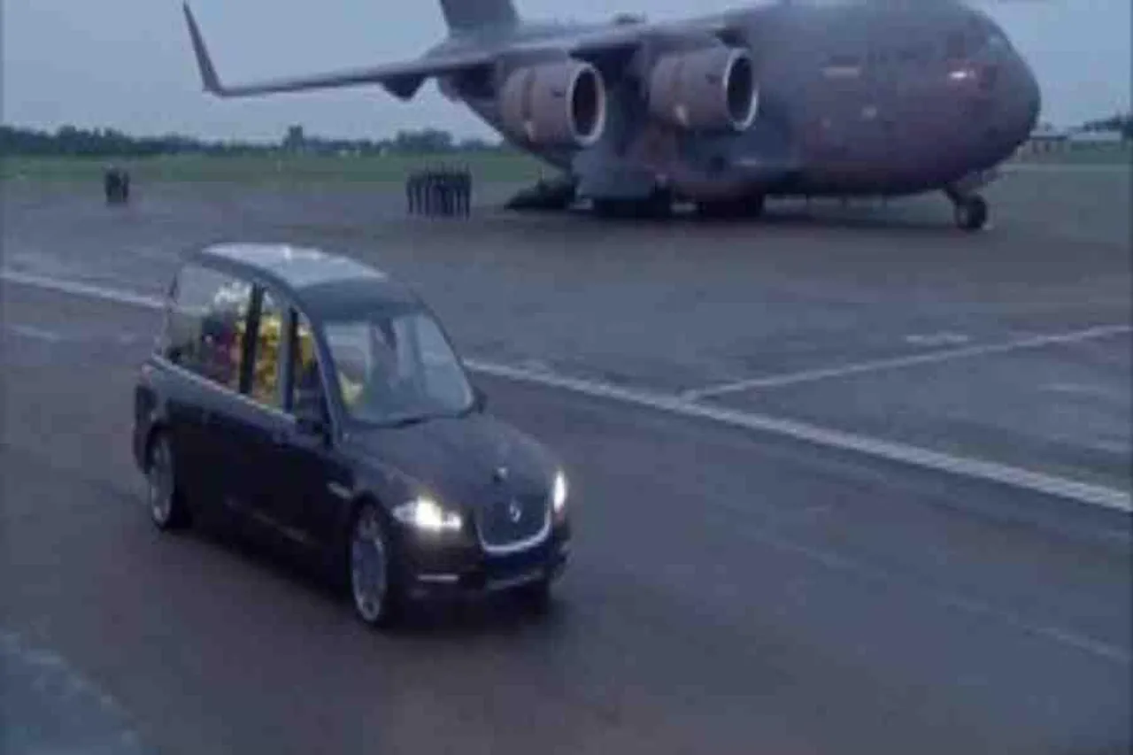 লন্ডনে পৌঁছাল রানীর কফিন