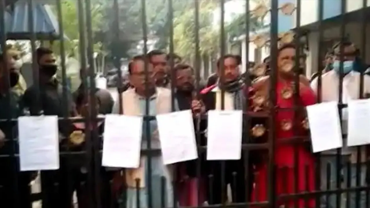 বিজেপি বিধায়কদের আটকে রাখার অভিযোগ পুলিশের বিরুদ্ধে