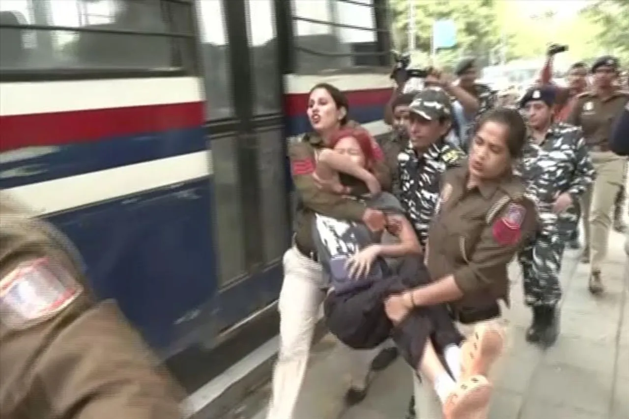 জি-২০ বৈঠকের আগেই চীনা দূতাবাসের সামনে বিক্ষোভ