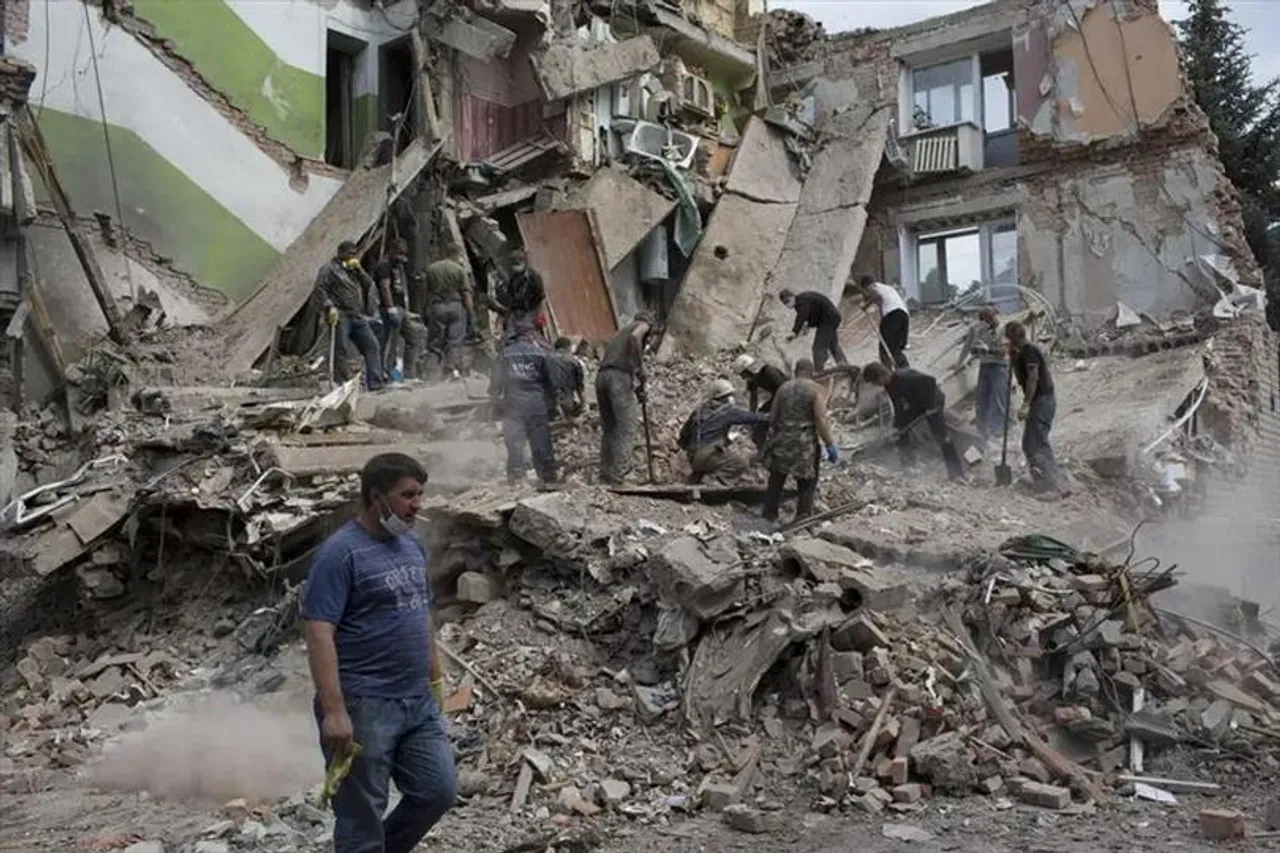 মা বোনকে বাঁচাতে করুণ আর্জি, দেখুন ভিডিও