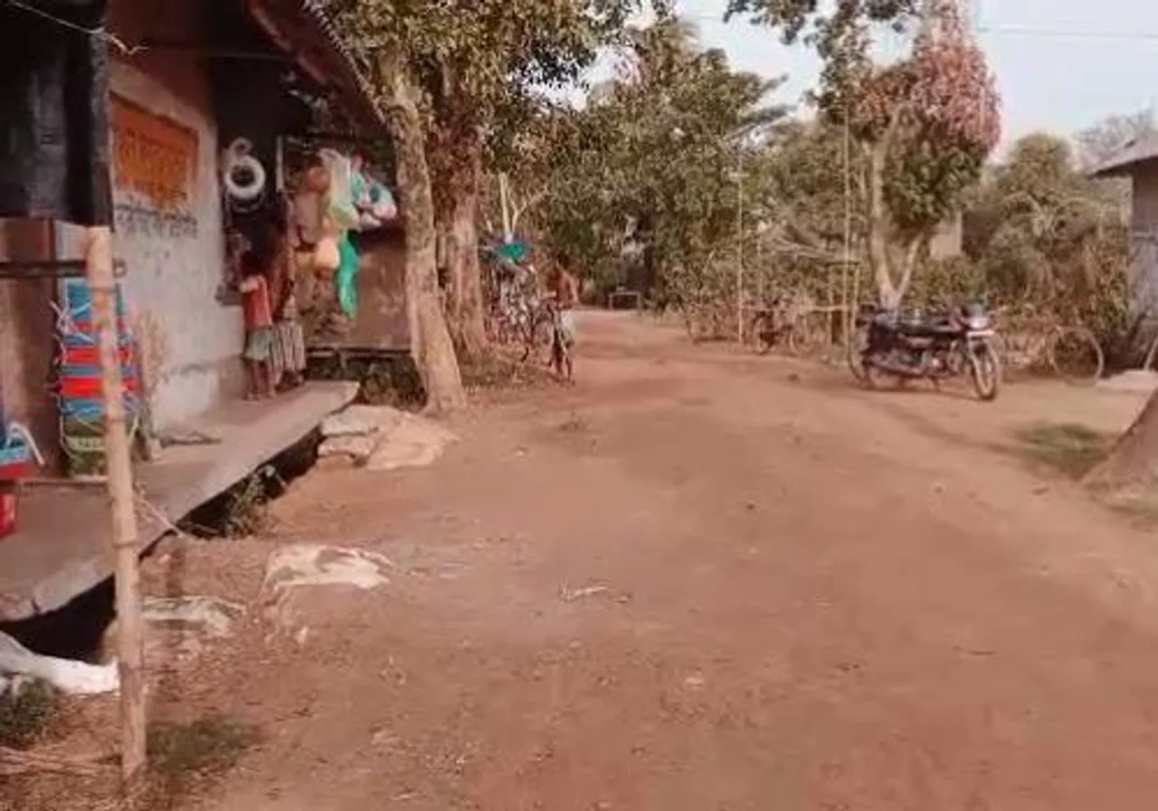 রাস্তা নির্মাণকে কেন্দ্র করে উত্তেজনা