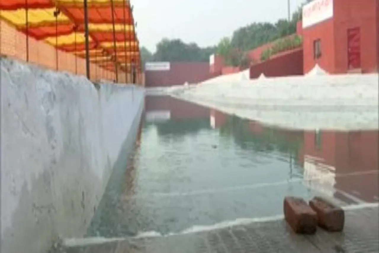 ছট পূজার জন্য সাজানো হয়েছে আইটিও ঘাট