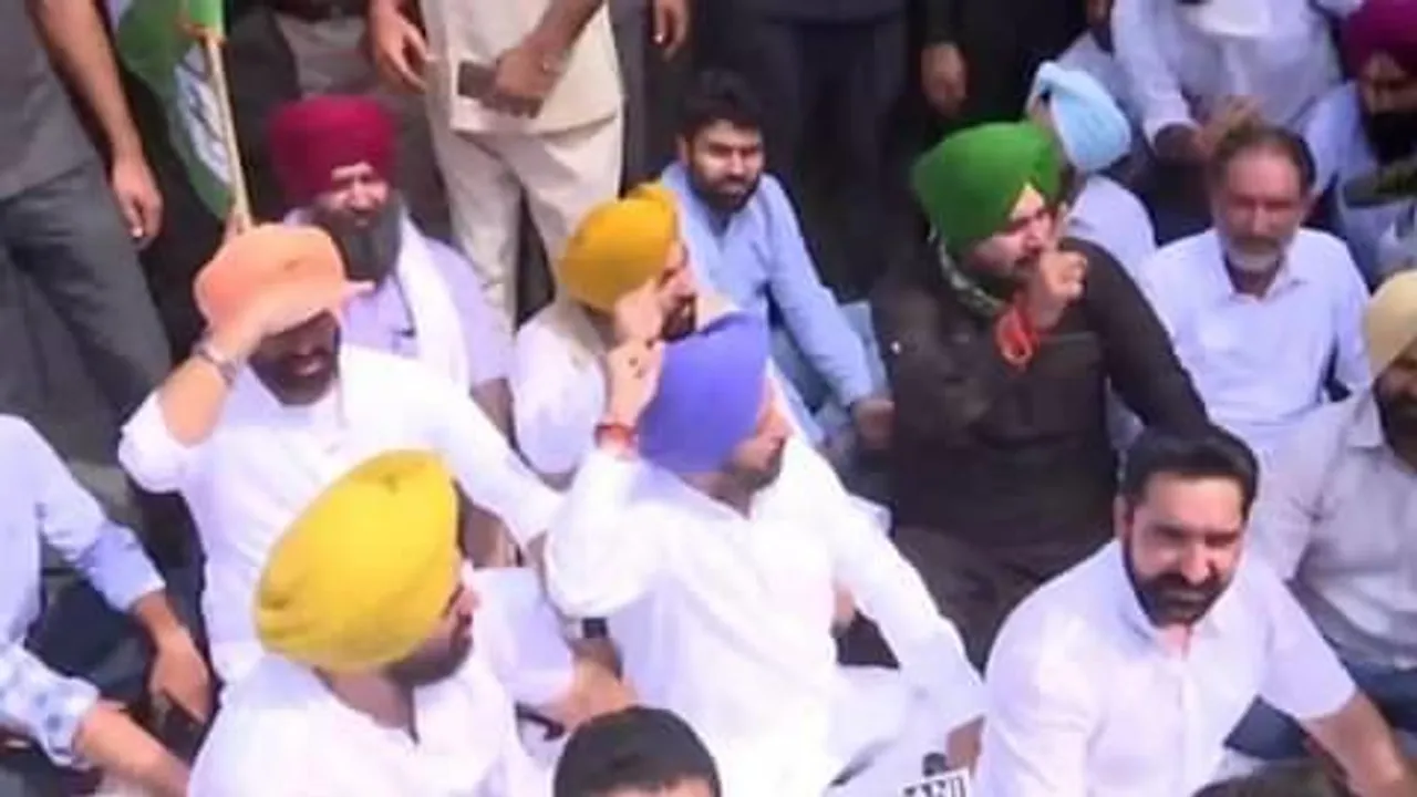 লখিমপুর কান্ডে রাজভবনের সামনে বিক্ষোভ, গ্রেফতার সিধু সহ একাধিক নেতা