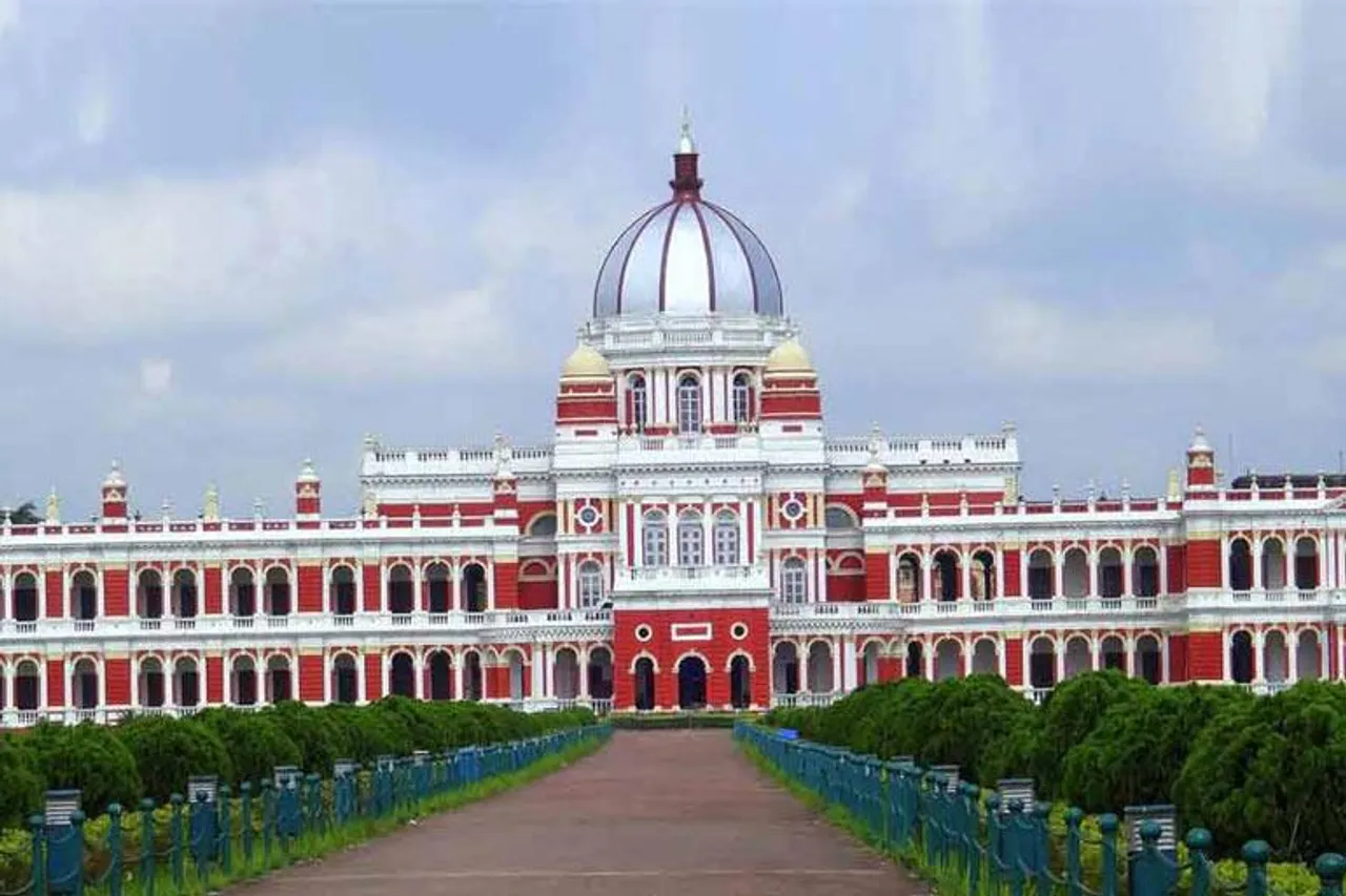 রাজ আমলের রীতি মেনে মদনমোহন বাড়িতে হল বিষহরি পুজো