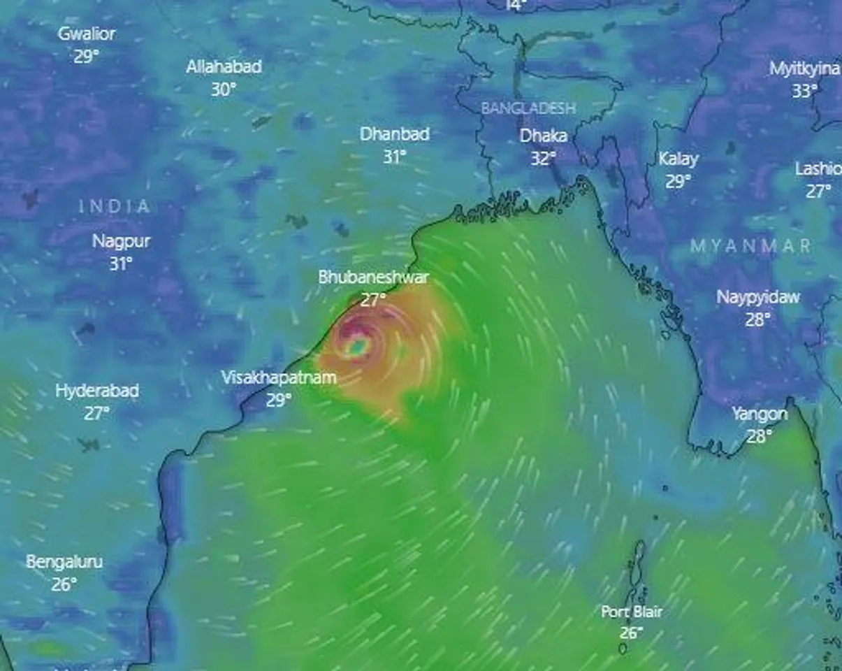 আরও কাছে 'গুলাব'