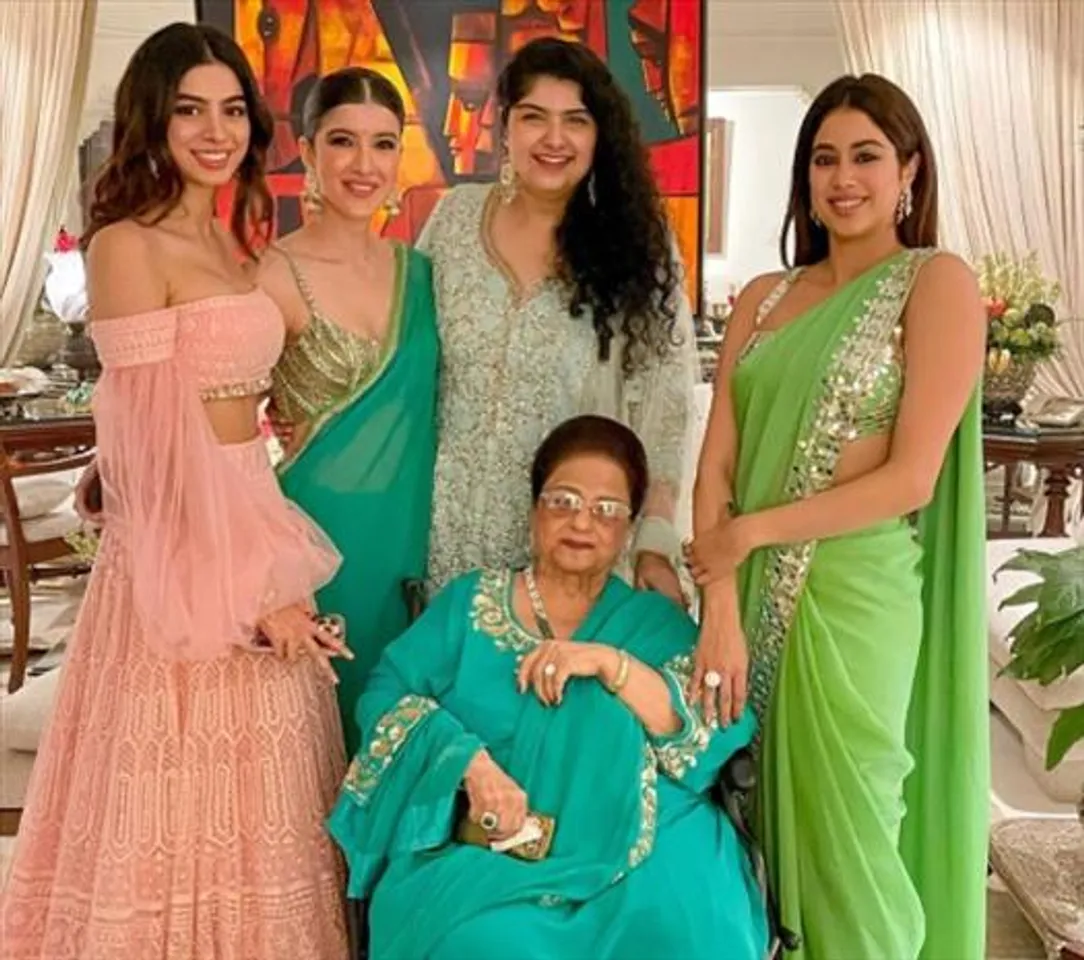 একফ্রেমে কাপুর সিস্টার্স,