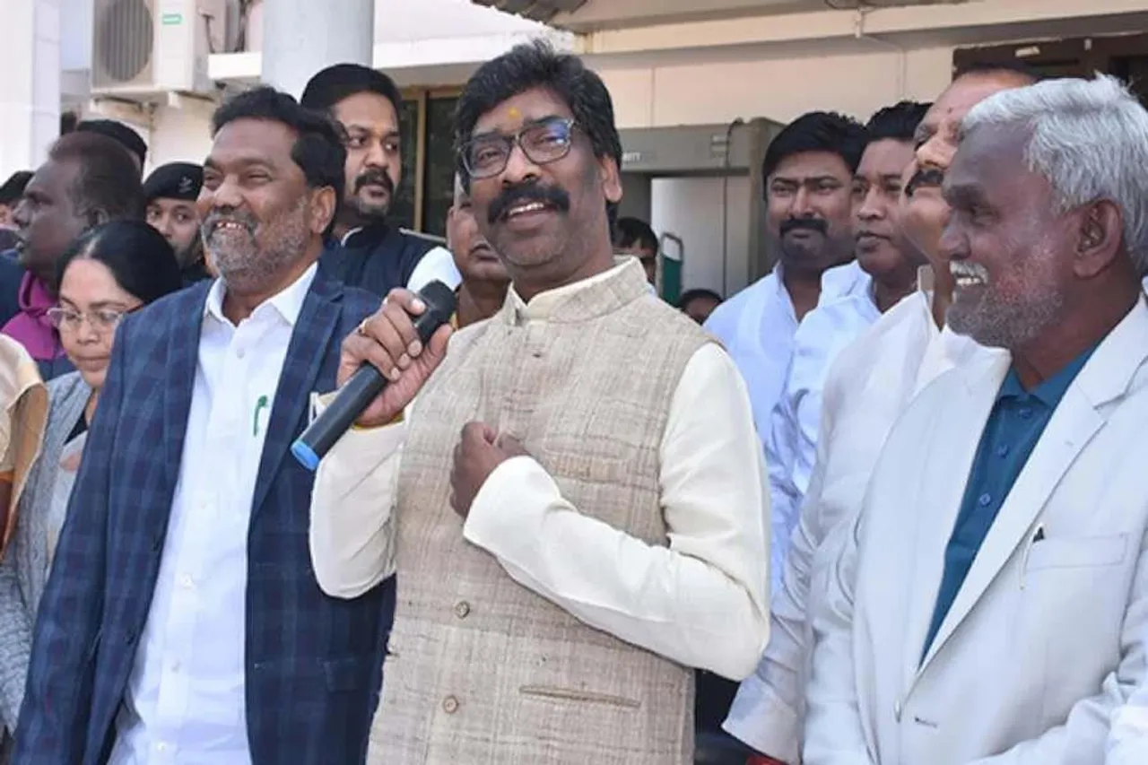 ৯ ঘণ্টা জেরার পর ইডির অফিস থেকে বেরোলেন ঝাড়খণ্ডের মুখ্যমন্ত্রী