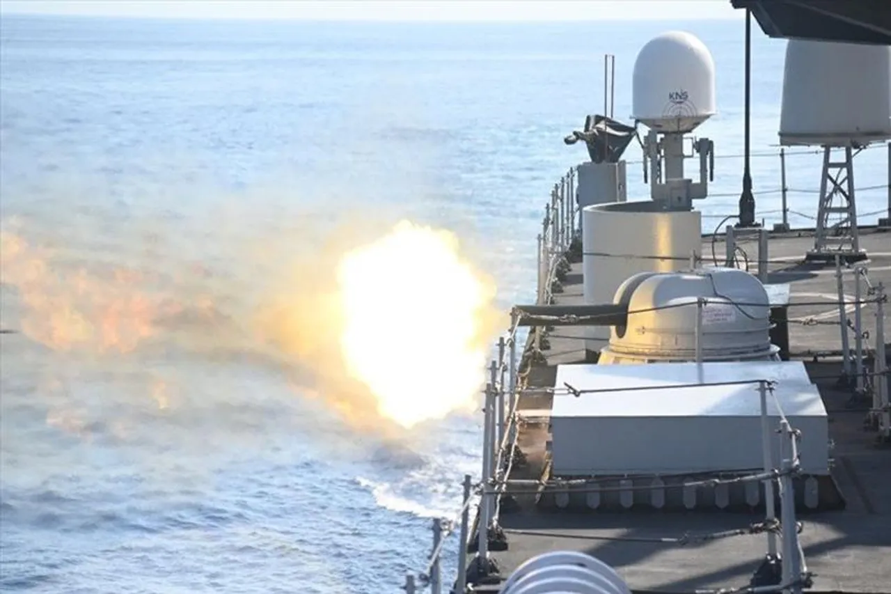 সমুদ্রে INS Satpura-র গর্জন শুরু