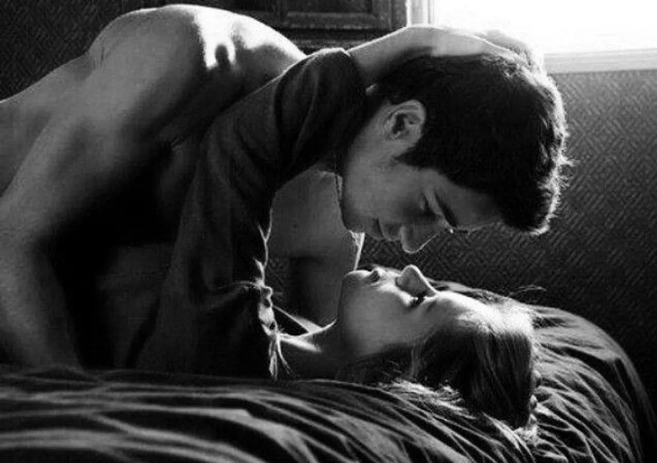 চোখেচোখ রেখে আদর করুন