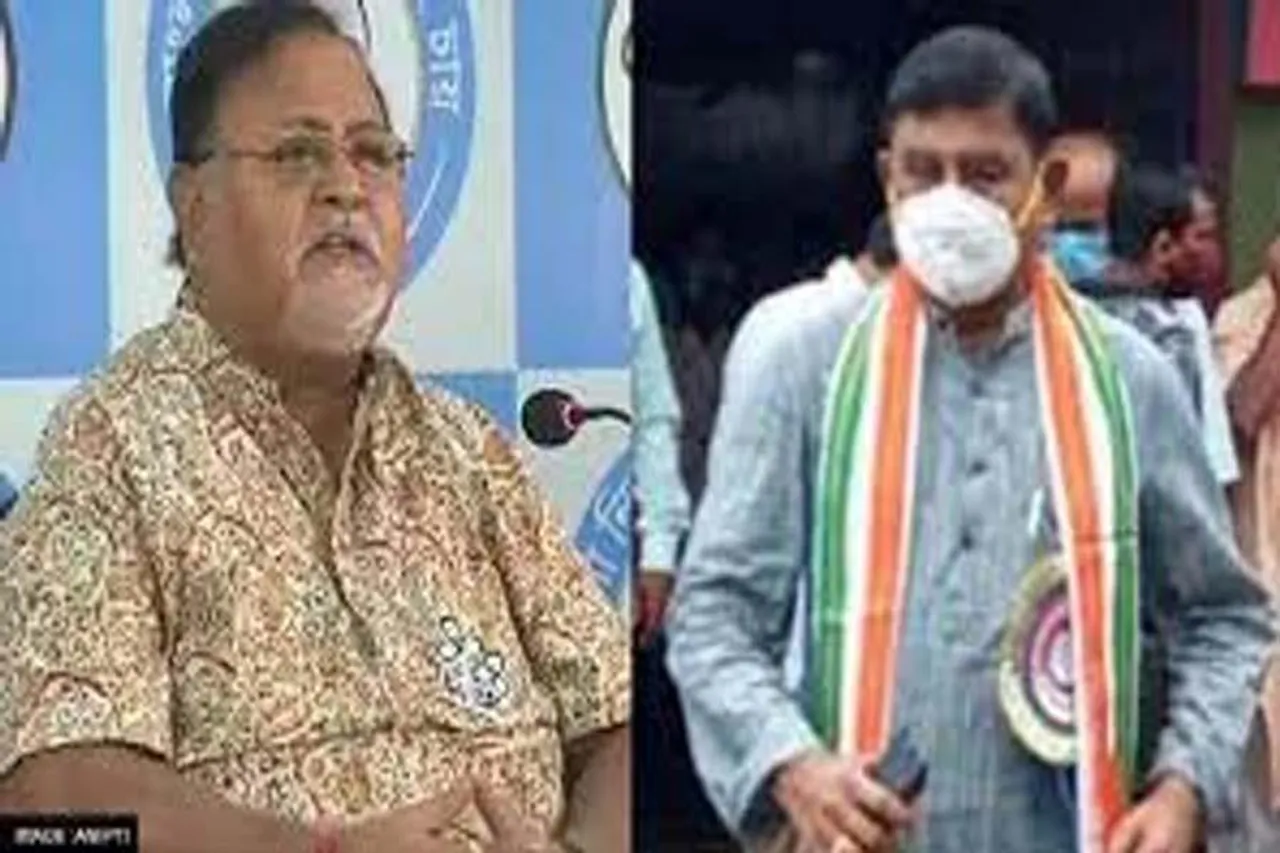 প্রায় ১৪ ঘণ্টা জিজ্ঞাসাবাদ শেষে সিজিও কমপ্লেক্স থেকে বেরোলেন মানিক ভট্টাচার্য