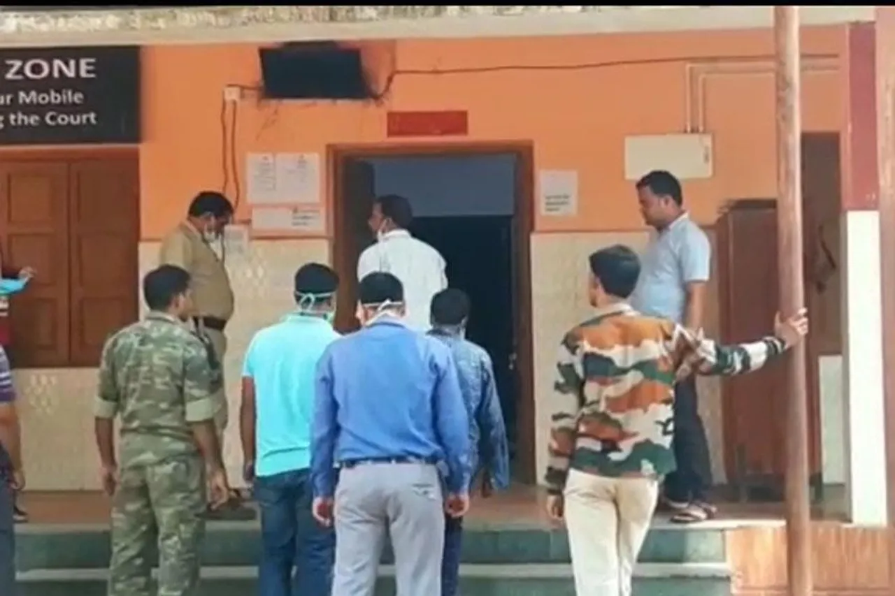 ঝাড়গ্রামে আগ্নেয়াস্ত্র সহ ৪ জন গ্রেফতার