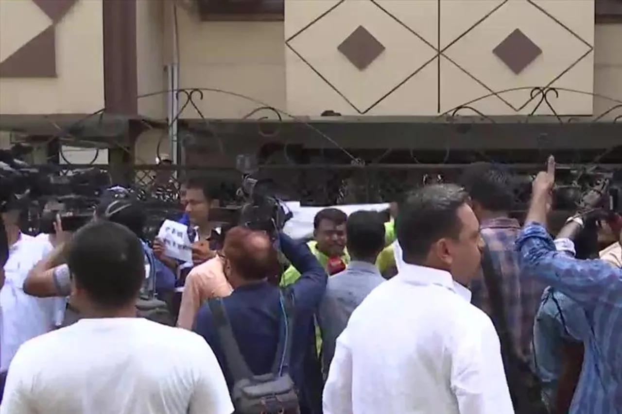 সিবিআই হানার প্রতিবাদে বিক্ষোভ