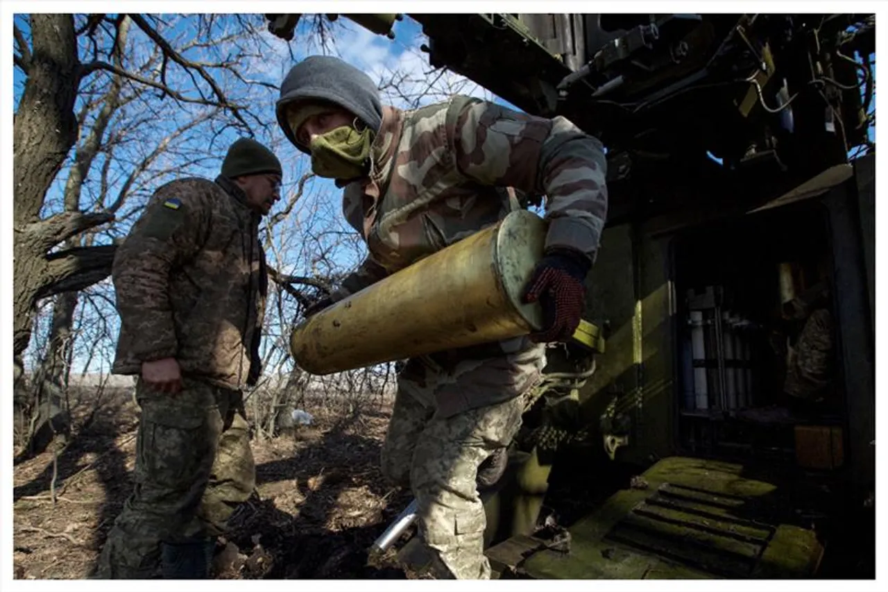 যুদ্ধের জন্য ইউক্রেনে   ১০ লাখ রাউন্ড গোলাবারুদ প্রয়োজন: প্রতিরক্ষামন্ত্রী