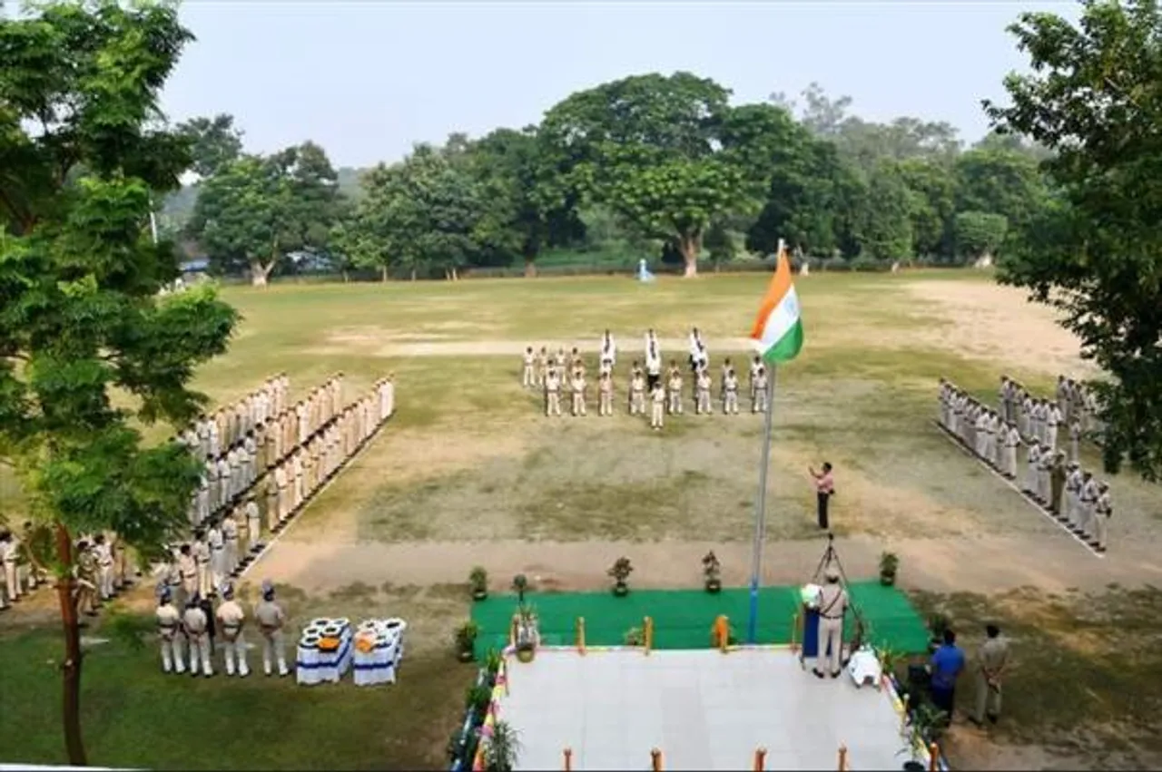 যথাযোগ্য মর্যাদায় পুলিশ স্মৃতিরক্ষা দিবস উদযাপিত বাঁকুড়া জেলার পুলিশ লাইন্সে