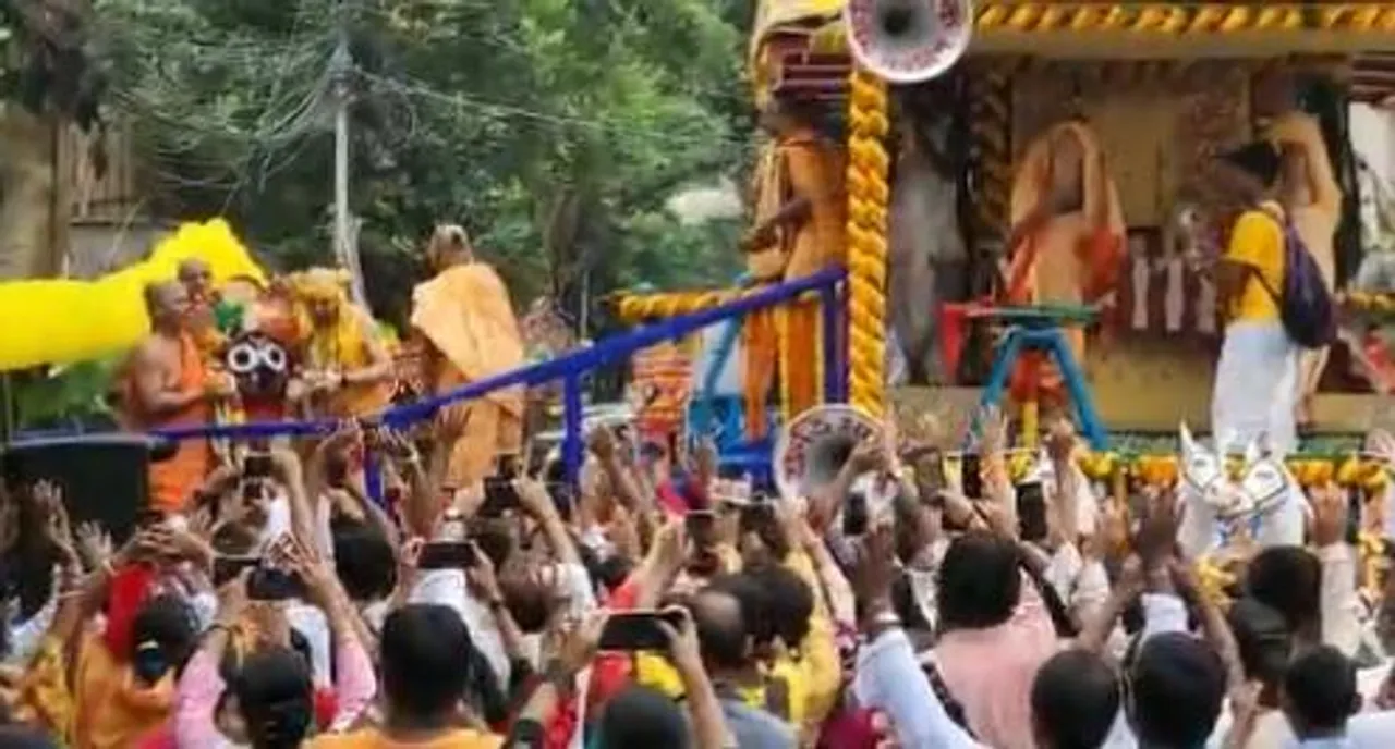 ভক্তদের জয় জগন্নাথ ধ্বনিতে মুখরিত কলকাতার রথযাত্রা