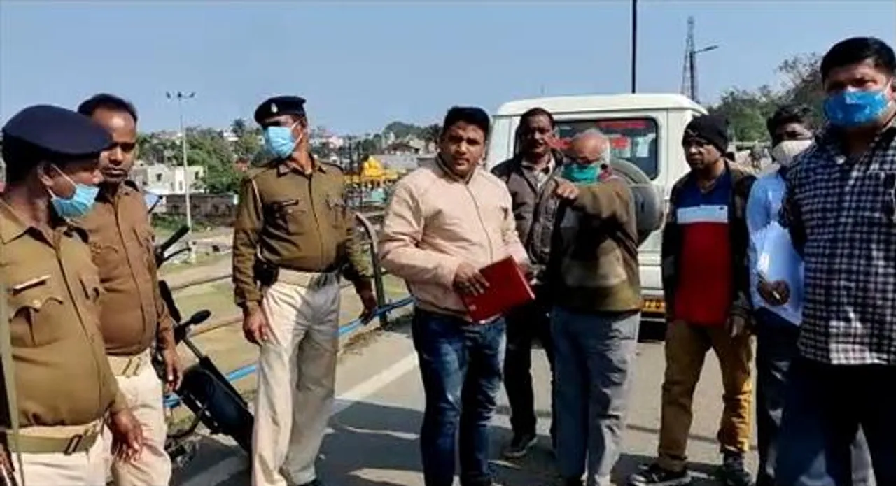 চিরকুন্ডা সেতু থেকে ছিনতাই ৪ লাখ ৭০ হাজার টাকা!