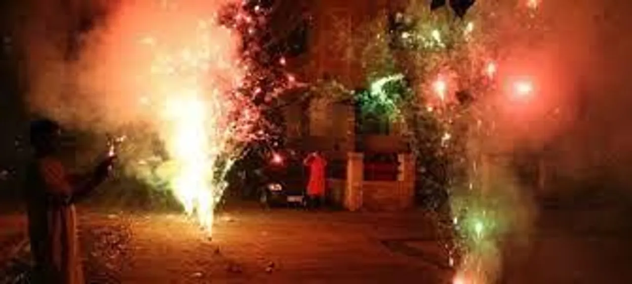 কালীপুজোয় কখন ফাটাতে পারবেন বাজি?