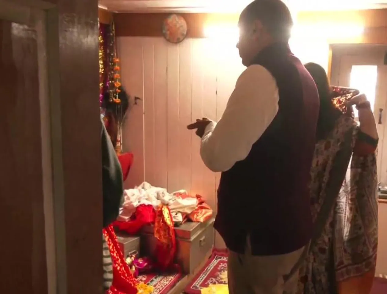 HP Vote: ভোট দেওয়ার আগে মন্দিরে পুজো দিলেন মুখ্যমন্ত্রী