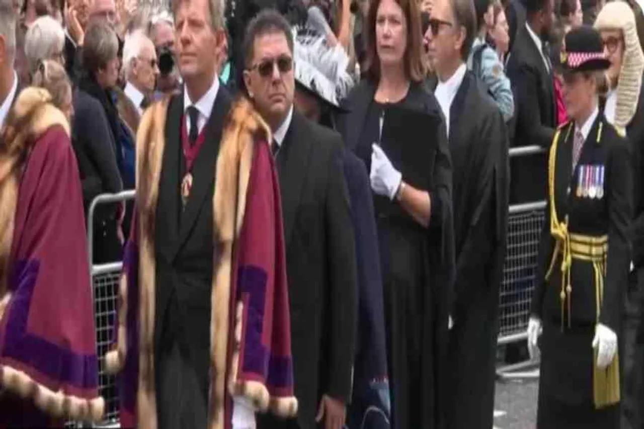 রাজার ভাষণের অপেক্ষায় উচ্চপদস্থ কর্মচারীরা