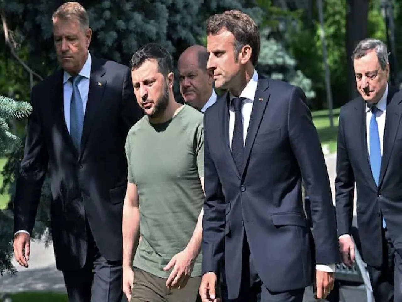 ফ্রান্সের রাষ্ট্রপতি ও জার্মান চ্যান্সেলরের সঙ্গে সাক্ষাৎ করেছেন জেলেনস্কি