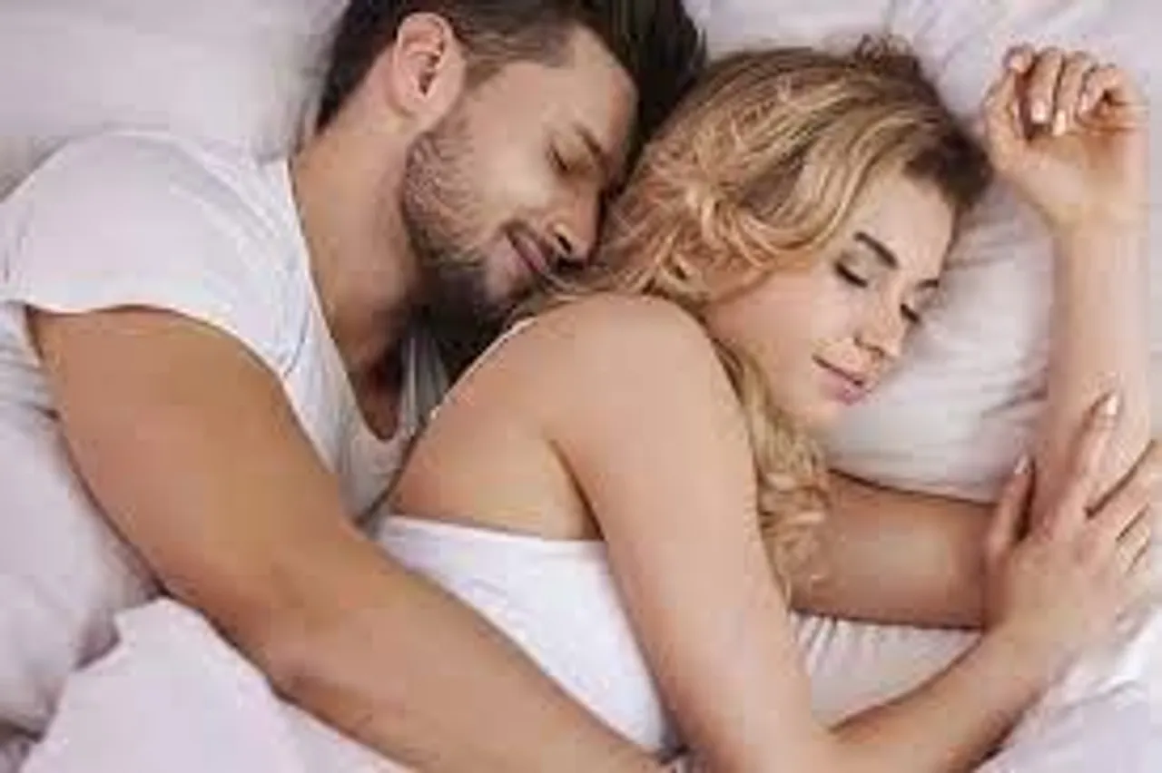 সুসম্পর্কের জন্য চাই 'হাল্কা আদর'